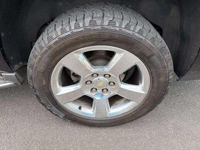 2018 Chevrolet Suburban 4WD 4dr 1500 LT - 22988958 - 11