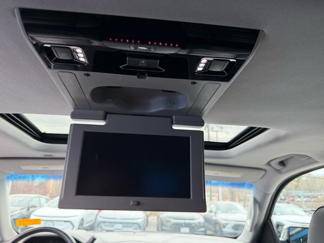 2018 Chevrolet Suburban 4WD 4dr 1500 LT - 22988958 - 19