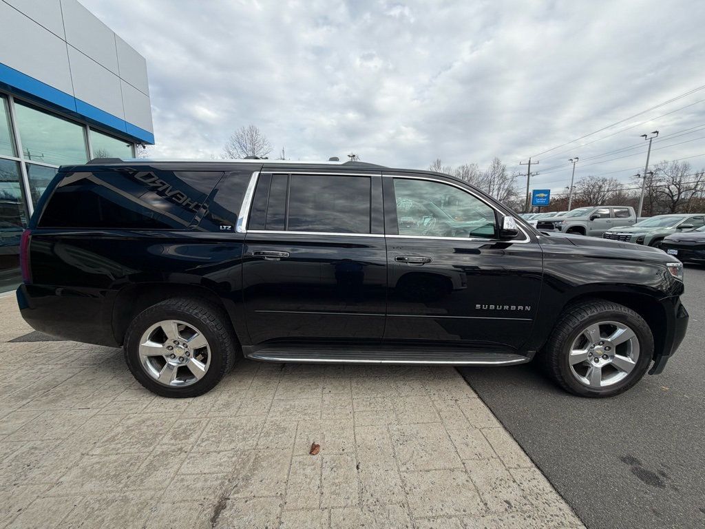 2018 Chevrolet Suburban 4WD 4dr 1500 LT - 22988958 - 29