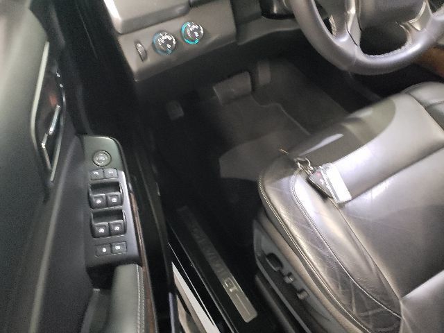 2018 Chevrolet Suburban 4WD 4dr 1500 LT - 18336909 - 8