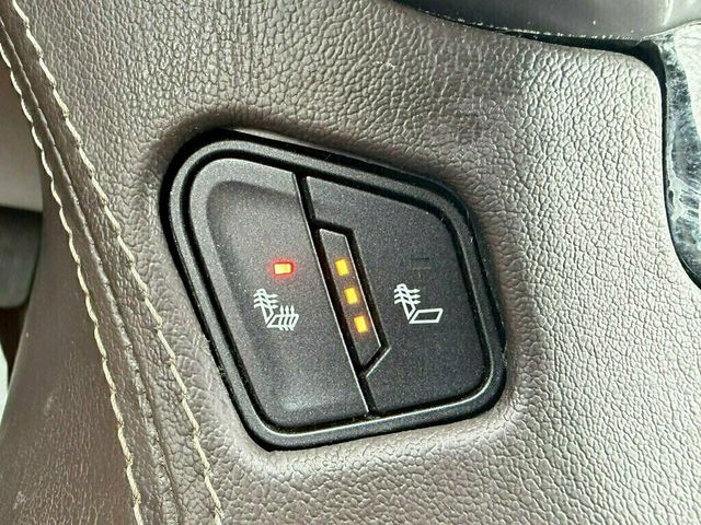 2018 Chevrolet Suburban 4WD 4dr 1500 LT - 23096095 - 10