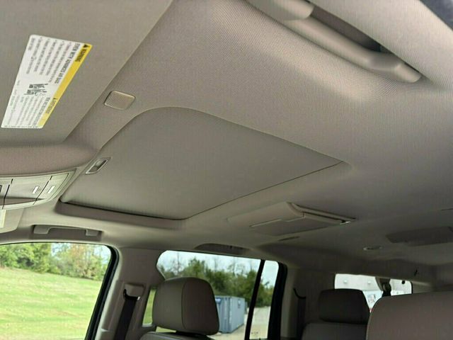 2018 Chevrolet Suburban 4WD 4dr 1500 LT - 23096095 - 26