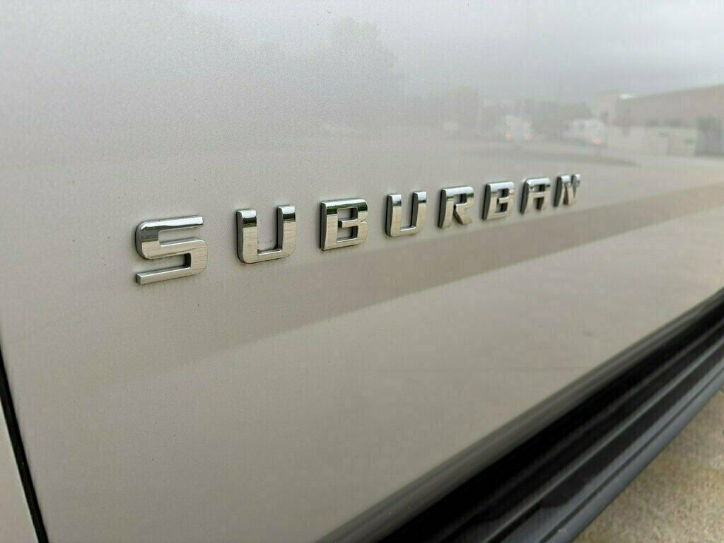 2018 Chevrolet Suburban 4WD 4dr 1500 LT - 23096095 - 30