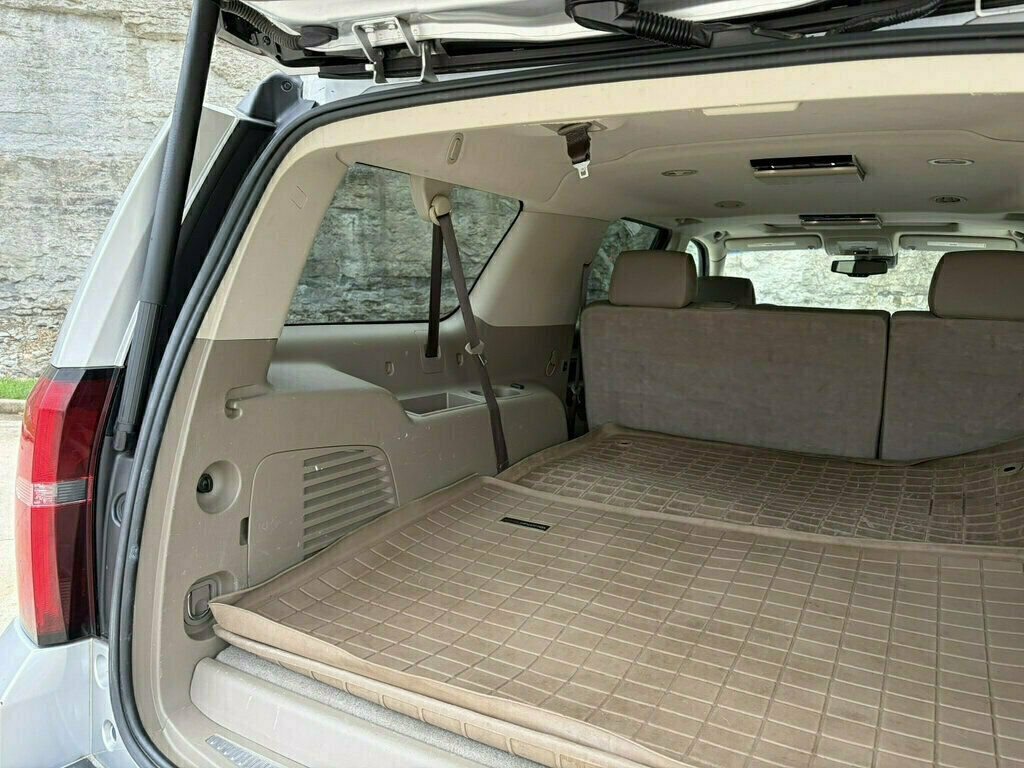 2018 Chevrolet Suburban 4WD 4dr 1500 LT - 23096095 - 32