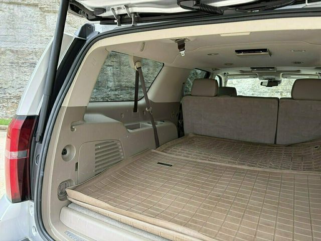 2018 Chevrolet Suburban 4WD 4dr 1500 LT - 23096095 - 32
