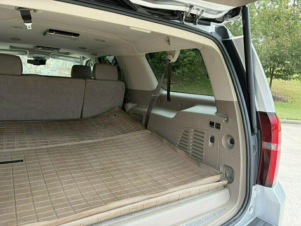2018 Chevrolet Suburban 4WD 4dr 1500 LT - 23096095 - 33
