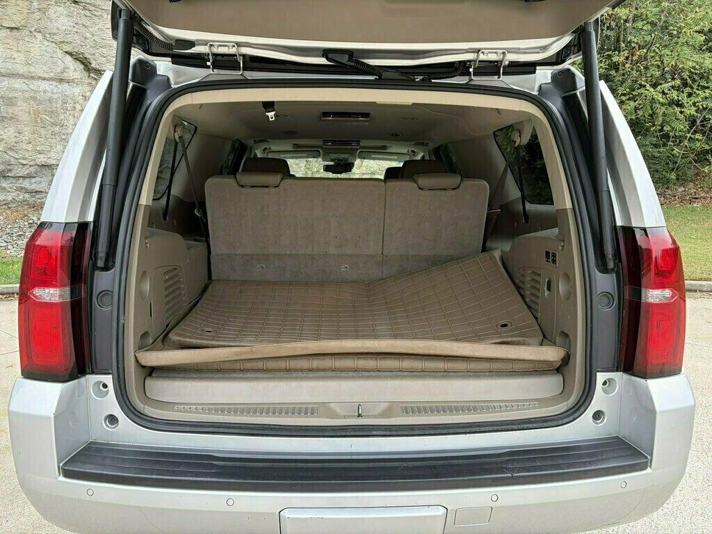 2018 Chevrolet Suburban 4WD 4dr 1500 LT - 23096095 - 36