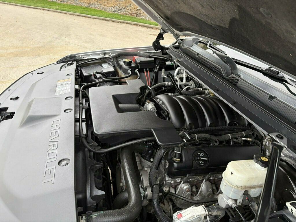 2018 Chevrolet Suburban 4WD 4dr 1500 LT - 23096095 - 45