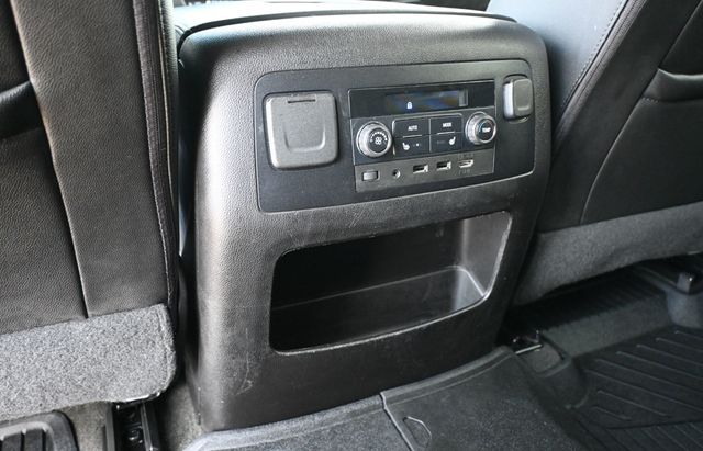 2018 Chevrolet Suburban 4WD 4dr 1500 Premier - 23062911 - 18