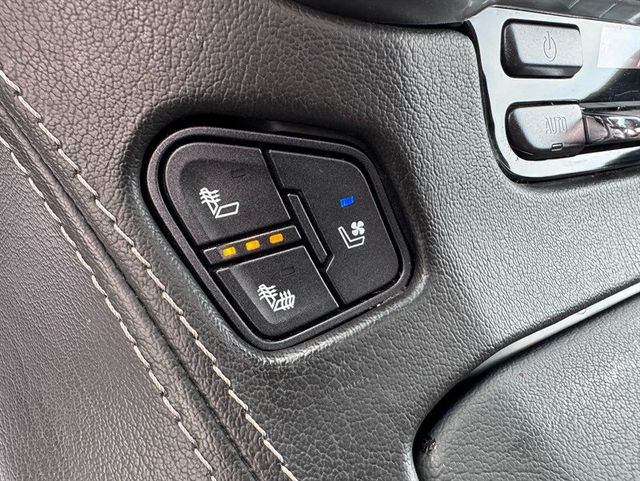 2018 Chevrolet Suburban 4WD 4dr 1500 Premier - 23032837 - 19