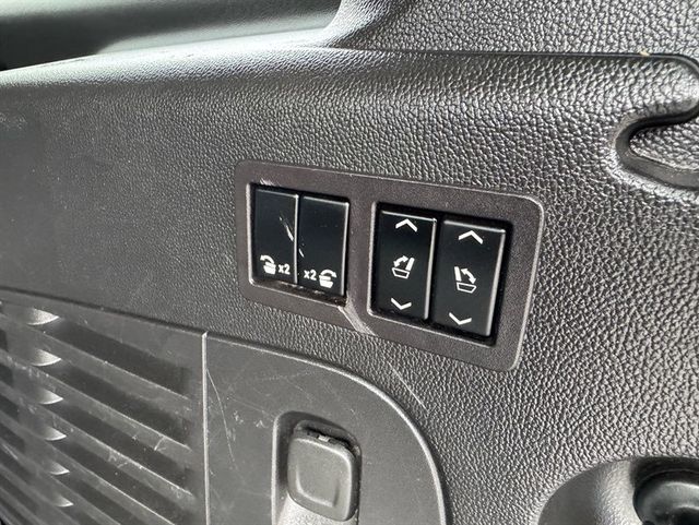 2018 Chevrolet Suburban 4WD 4dr 1500 Premier - 23032837 - 30