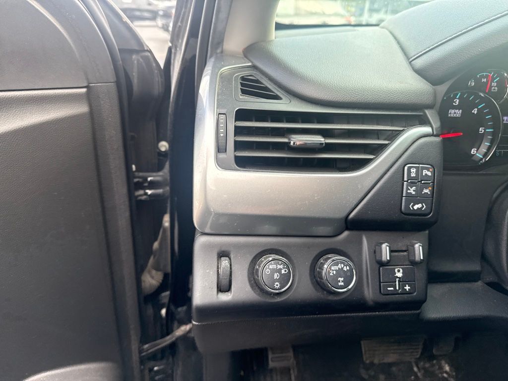 2018 Chevrolet Suburban 4WD 4dr 1500 Premier - 23024167 - 10