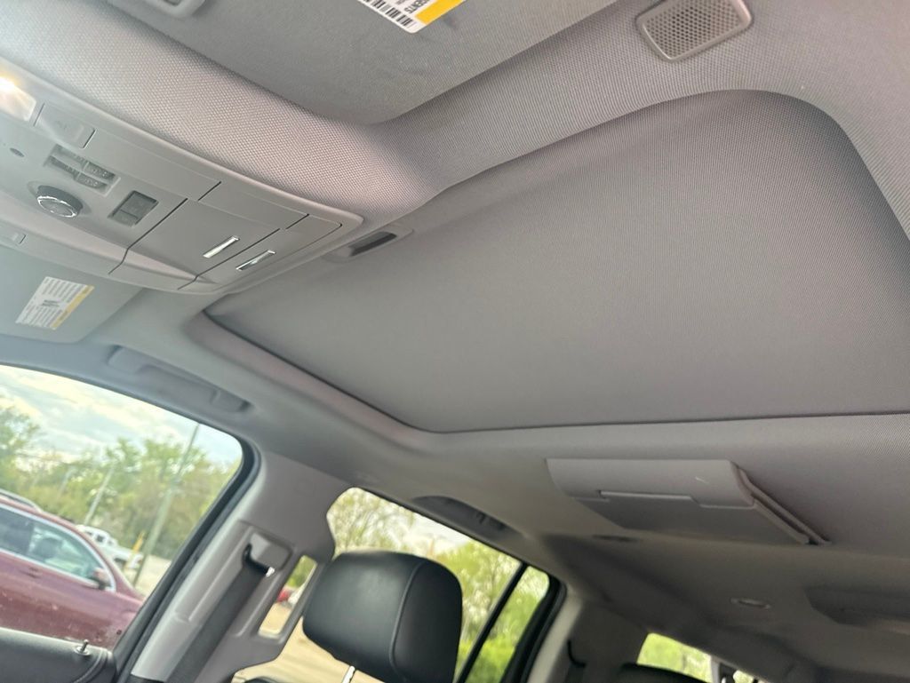 2018 Chevrolet Suburban 4WD 4dr 1500 Premier - 23024167 - 16