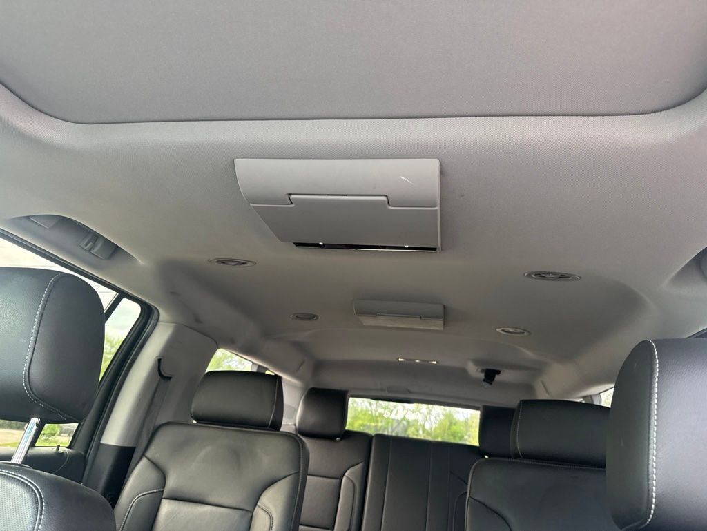 2018 Chevrolet Suburban 4WD 4dr 1500 Premier - 23024167 - 18