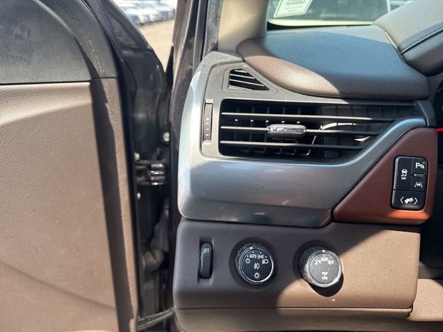 2018 Chevrolet Suburban 4WD 4dr 1500 Premier - 23033879 - 16
