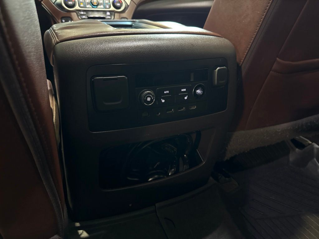 2018 Chevrolet Suburban 4WD 4dr 1500 Premier - 23033879 - 37