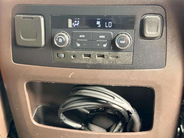 2018 Chevrolet Suburban 4WD 4dr 1500 Premier - 23045397 - 32