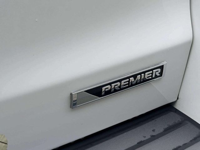 2018 Chevrolet Suburban 4WD 4dr 1500 Premier - 23045397 - 5