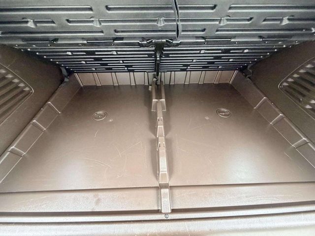 2018 Chevrolet Suburban 4WD 4dr 1500 Premier - 23045397 - 7
