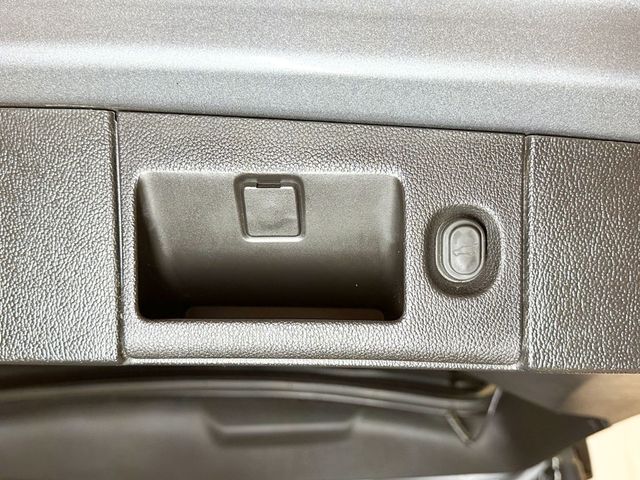 2018 Chevrolet Suburban 4WD 4dr 1500 Premier - 23081216 - 49