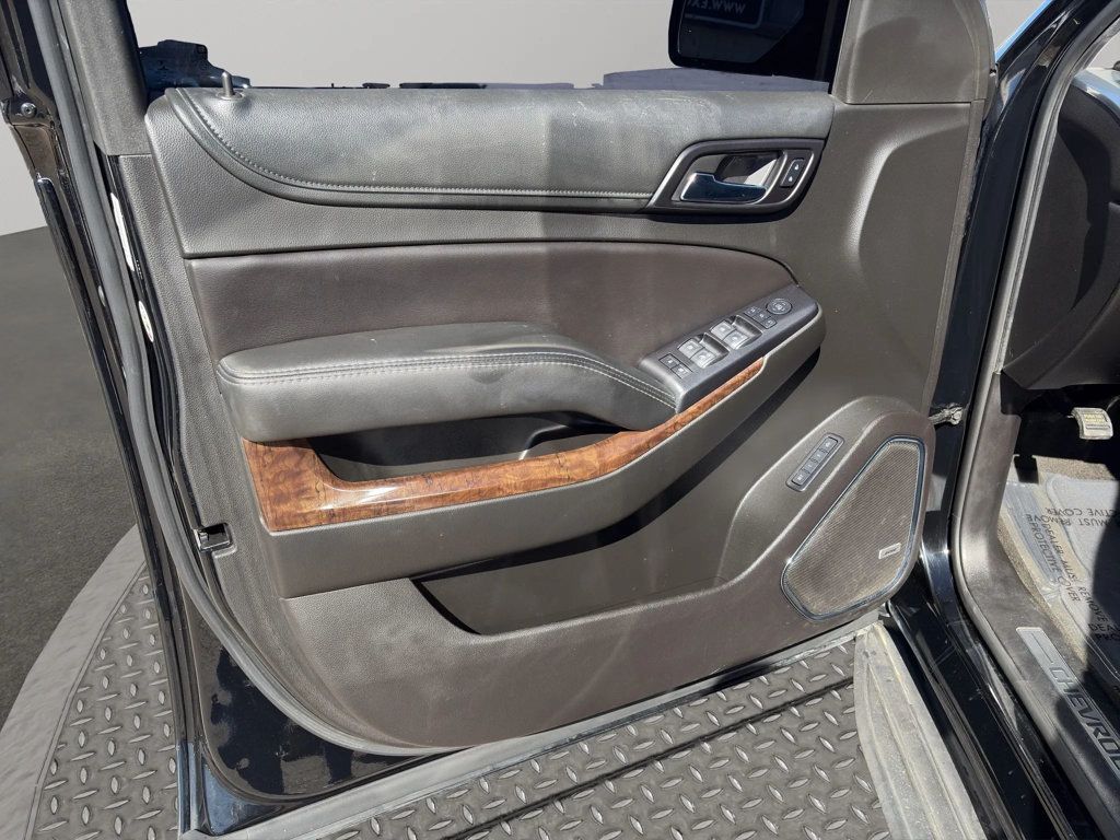 2018 Chevrolet Suburban CLEAN CARFAX REPORT, BLUETOOTH, SUNROOF, TOUCHSCREEN, TINTED!!! - 22981715 - 11