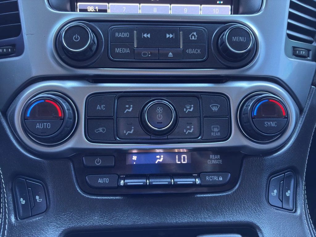 2018 Chevrolet Suburban CLEAN CARFAX REPORT, BLUETOOTH, SUNROOF, TOUCHSCREEN, TINTED!!! - 22981715 - 16