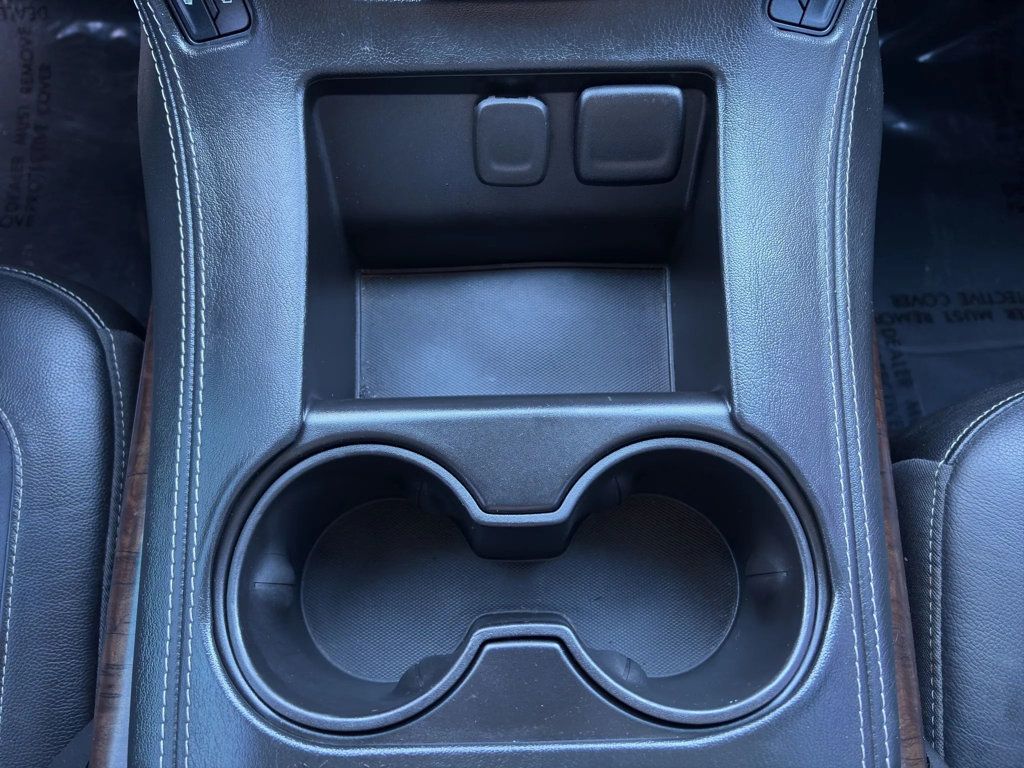 2018 Chevrolet Suburban CLEAN CARFAX REPORT, BLUETOOTH, SUNROOF, TOUCHSCREEN, TINTED!!! - 22981715 - 17