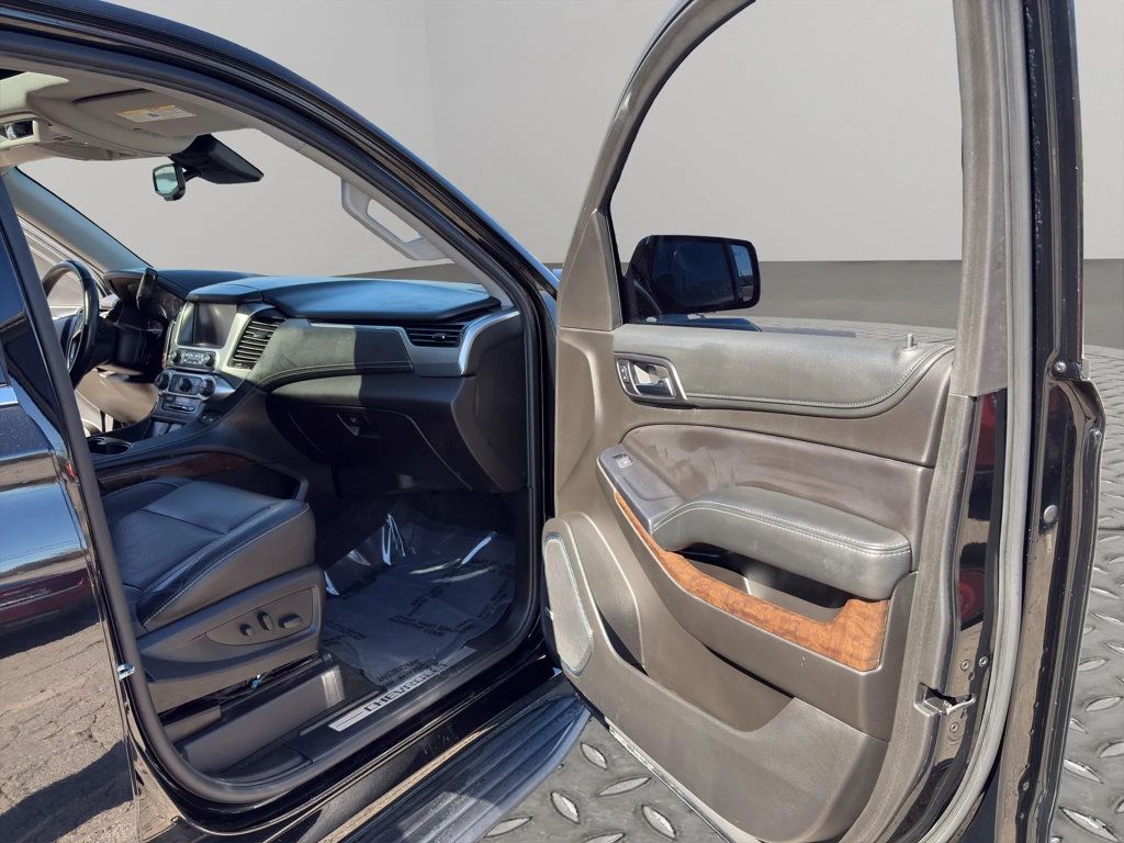 2018 Chevrolet Suburban CLEAN CARFAX REPORT, BLUETOOTH, SUNROOF, TOUCHSCREEN, TINTED!!! - 22981715 - 21