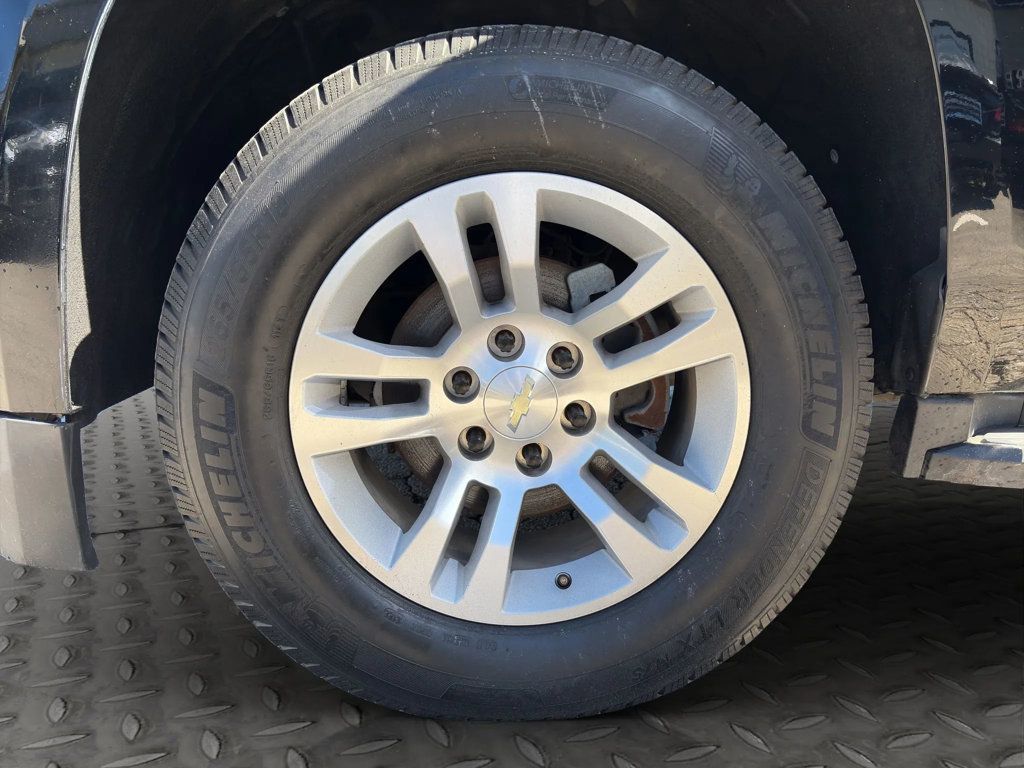 2018 Chevrolet Suburban CLEAN CARFAX REPORT, BLUETOOTH, SUNROOF, TOUCHSCREEN, TINTED!!! - 22981715 - 25