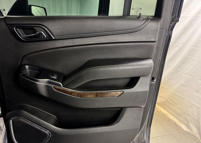 2018 Chevrolet Suburban LT 4WD - 22969920 - 17