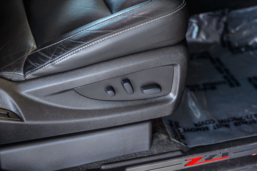 2018 Chevrolet Suburban SUBURBAN LT Z71 QUAD CAPTAINS REAR ENTERTAINMENT LOADED MUST SEE - 22947883 - 26