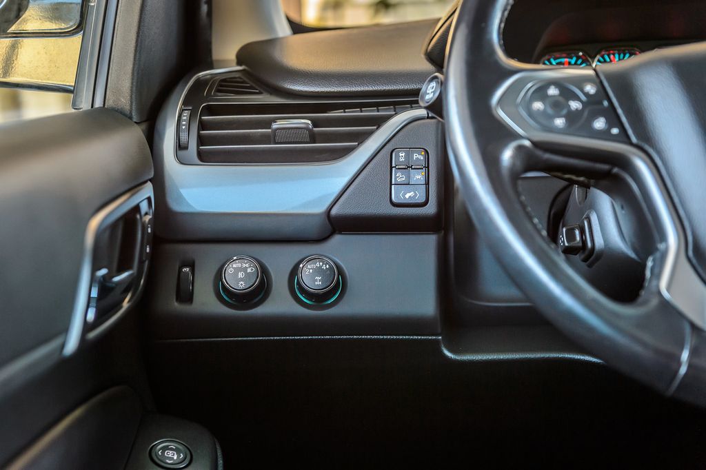 2018 Chevrolet Suburban SUBURBAN LT Z71 QUAD CAPTAINS REAR ENTERTAINMENT LOADED MUST SEE - 22947883 - 35