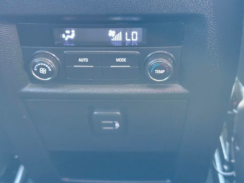 2018 Chevrolet Traverse FWD 4dr LS w/1LS - 22871224 - 23