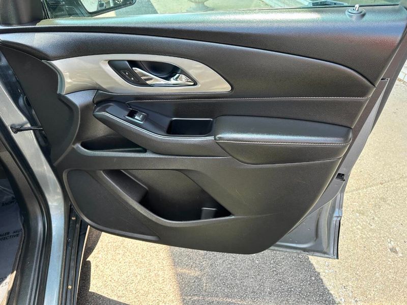2018 Chevrolet Traverse FWD 4dr LS w/1LS - 22871224 - 24