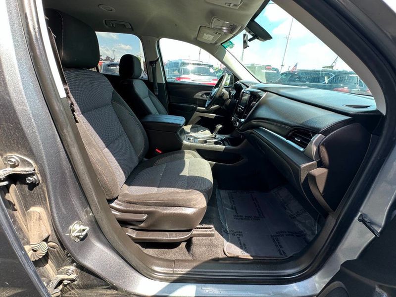 2018 Chevrolet Traverse FWD 4dr LS w/1LS - 22871224 - 25