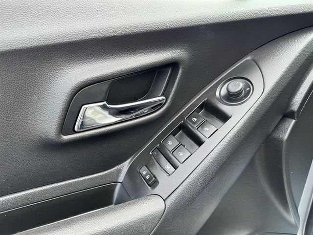 2018 Chevrolet Trax AWD 4dr LS - 23007093 - 11