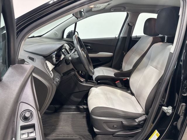 2018 Chevrolet Trax FWD 4dr LS - 22968245 - 19