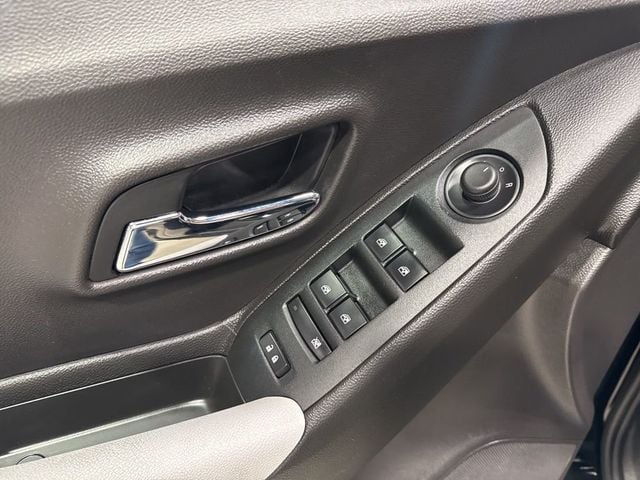 2018 Chevrolet Trax FWD 4dr LS - 22968245 - 23