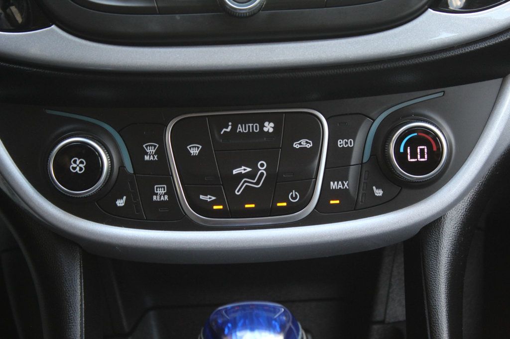 2018 Chevrolet Volt LT photo 14
