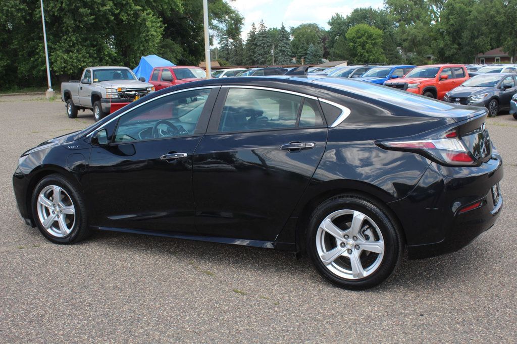 2018 Chevrolet Volt LT photo 17