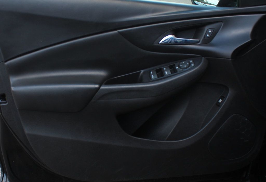 2018 Chevrolet Volt LT photo 18