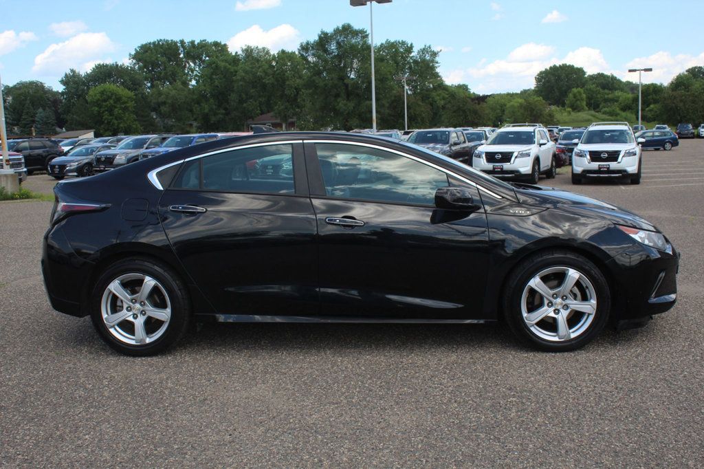 2018 Chevrolet Volt LT photo 2
