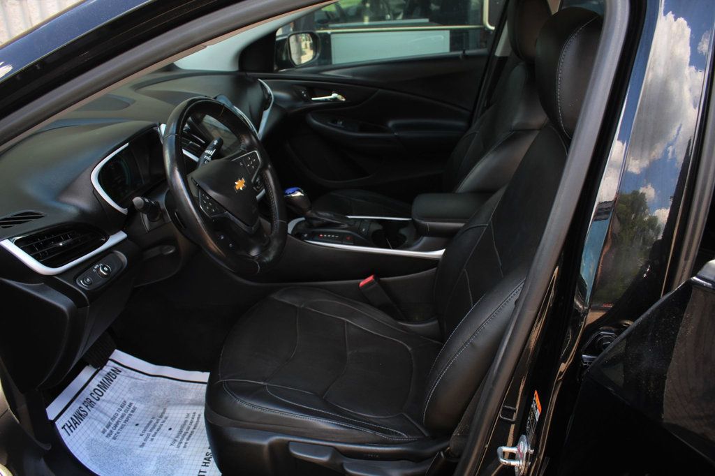 2018 Chevrolet Volt LT photo 21