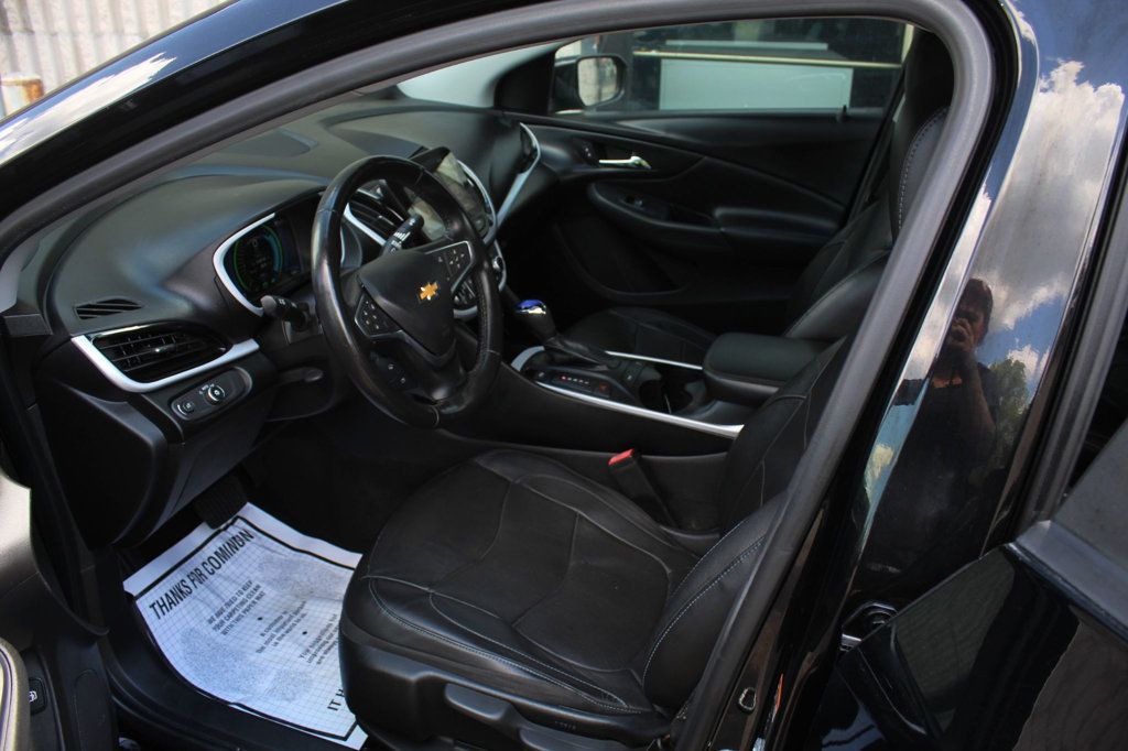 2018 Chevrolet Volt LT photo 22
