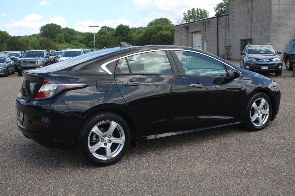 2018 Chevrolet Volt LT photo 3