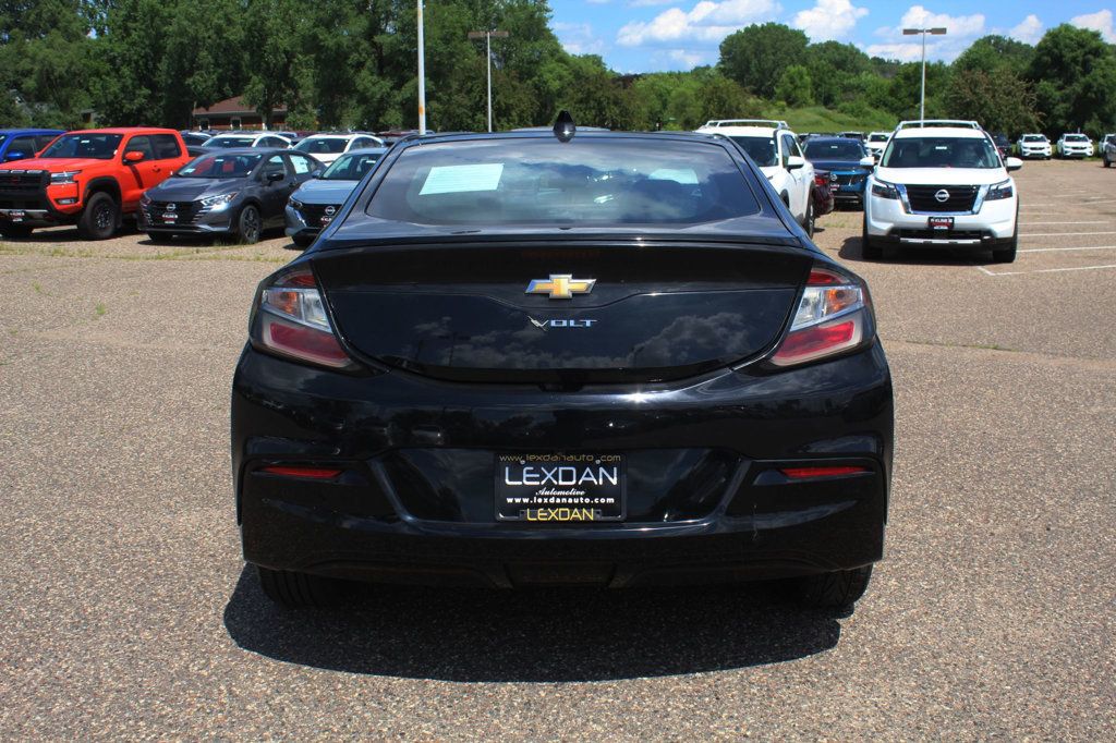 2018 Chevrolet Volt LT photo 5