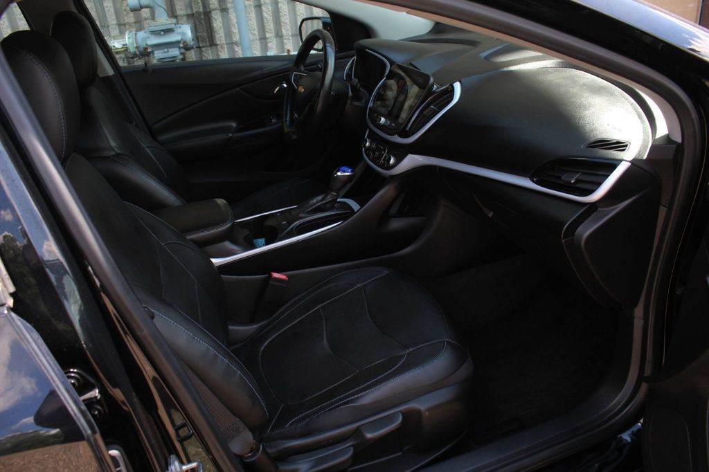 2018 Chevrolet Volt LT photo 7