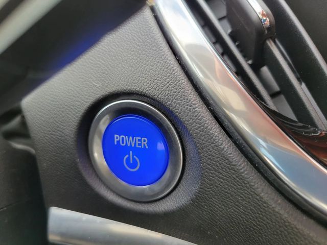 2018 Chevrolet Volt Premier Sedan 4D - 23001786 - 32