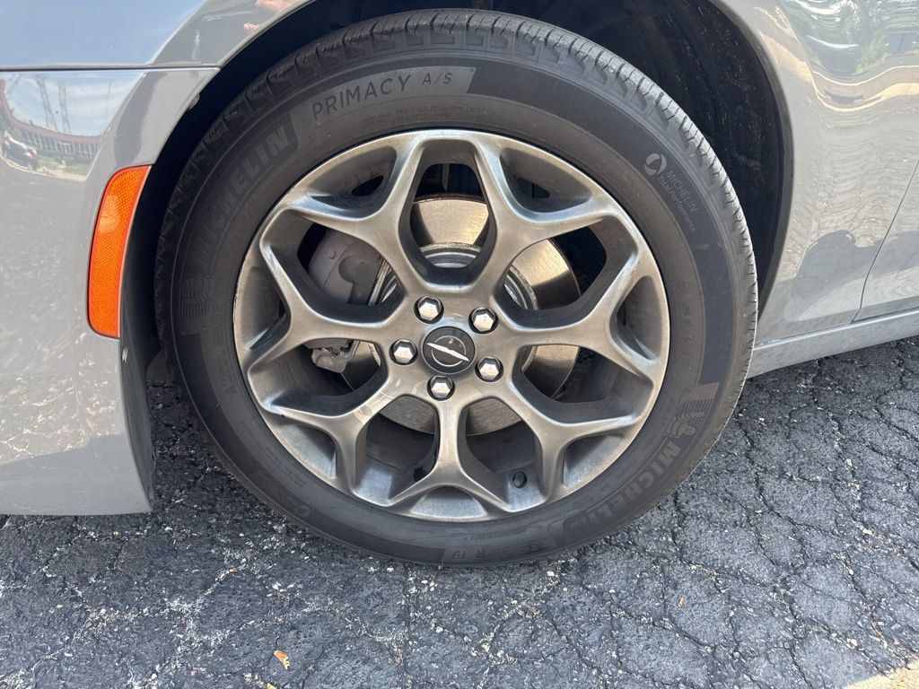 2018 Chrysler 300 300S AWD - 23034012 - 1