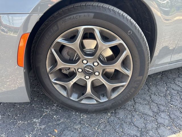 2018 Chrysler 300 300S AWD - 23034012 - 1